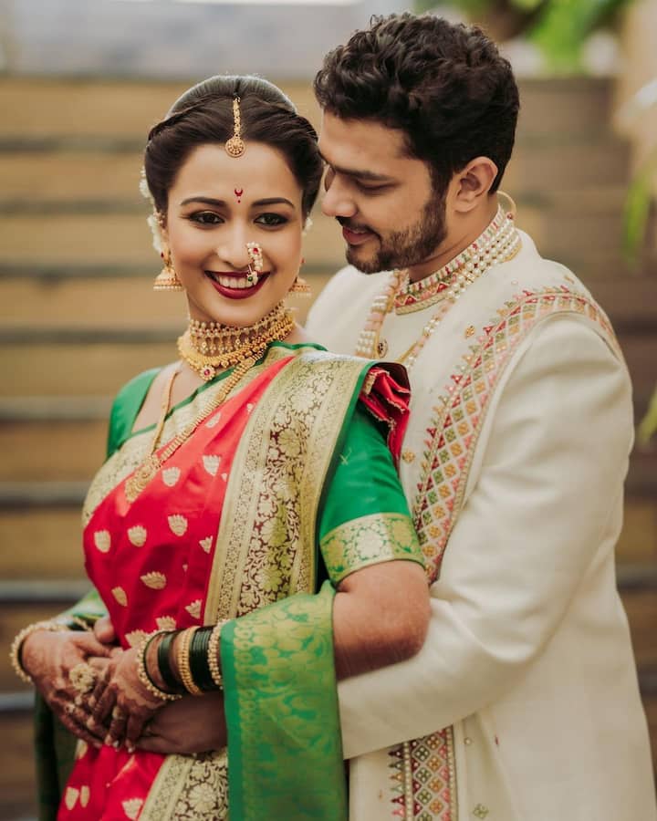 सुयश आणि आयुषीचे लग्नानंतरचे देवदर्शनासाठी गेलेले फोटो व्हायरल झाले होते..(Photo:@suyashtlk/IG