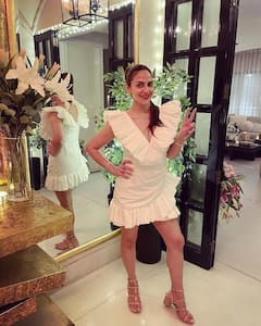 PICS: Esha Deol Reunites With Fardeen Khan & Tusshar Kapoor, Sizzles In White Outfit At 40th Birthday Bash