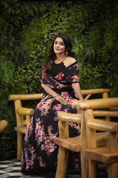 Sayantani Guhathakurta: দীপাবলির সাজে নজরকাড়া সায়ন্তনী, জানালেন কেমন ছিল তাঁর ছেলেবেলার কালীপুজো