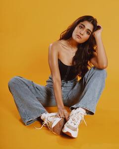 Shalini Pandey Photos: సన్నజాజిలా మారిన షాలినీ పాండే