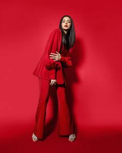 Rakul Preet Singh: గుచ్చే గులాబీలా... వెలుగిచ్చే మతాబులా ఉన్న రకుల్...