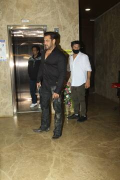 Diwali Bash 2021: बी टाउन में दिवाली का जश्न शुरू, यूलिया वंतूर के साथ दिवाली मनाने रमेश तौरानी के घर पहुंचे सलमान खान