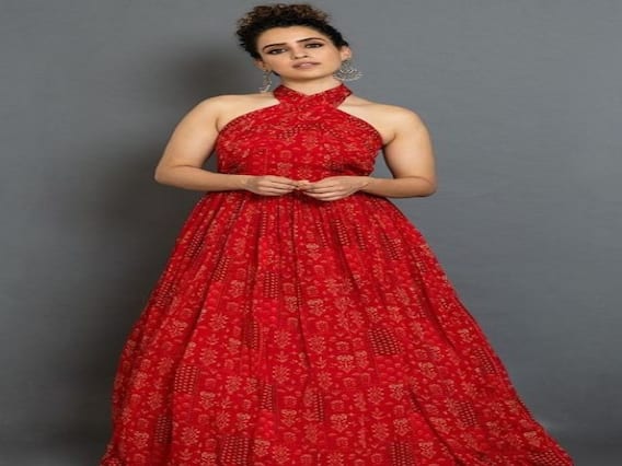 In Pics: கண்களால் கைது செய்யும் சானியா மல்கோத்ரா In Pics: கண்களால் கைது செய்யும் சானியா மல்கோத்ரா