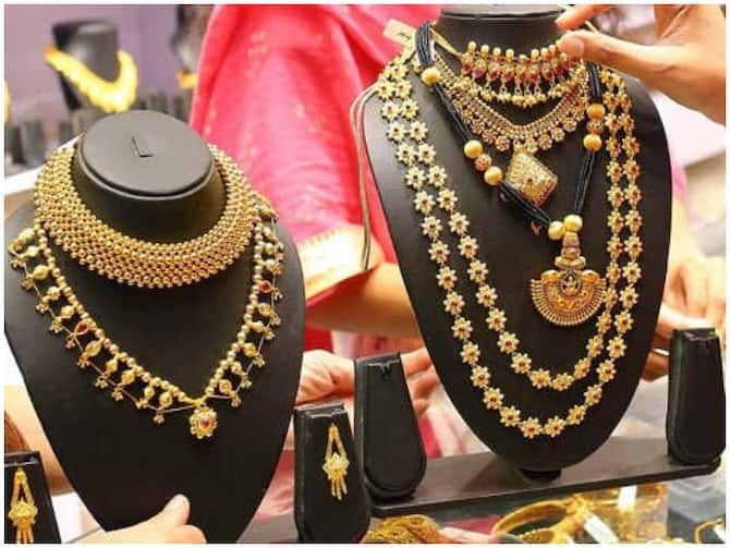 Gold Price Today Down On MCX Silver Price Hike On 22 November 2021 Check  Here Gold Latest Rates | Gold-Silver Price Update: आज सोना हो गया सस्ता,  चांदी की कीमतों में तेजी,
