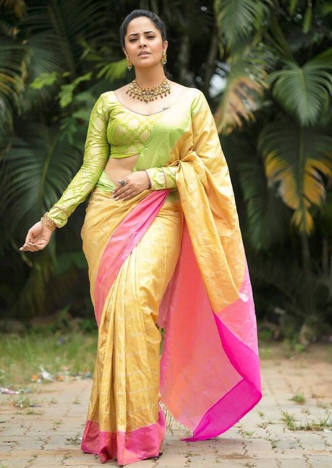 అనసూయ అందాల వల.. రంగమత్త చీర కడితే.. ఆ స్టైలే వేరు! - Image Credit: Anasuya Bhardwaj/Instagram