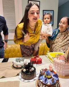 Subhashree Ganguly Birthday: খুদে ইউভানকে কোলে নিয়ে কেক কাটলেন শুভশ্রী গঙ্গোপাধ্যায়