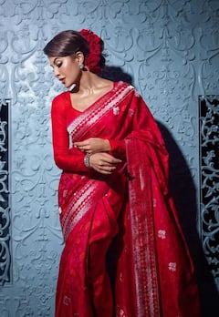 In Pics: जैकलीन फर्नांडिस ने दिवाली 2021 के मौके पर लाल साड़ी में शेयर की खूबसूरत फोटोज