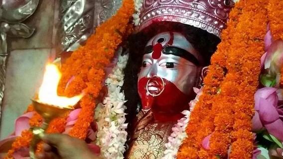 Tarapith kali Puja 2021: তন্ত্রমতে তারাপীঠে মাতৃ আরাধনা, রাজবেশে সেজেছে শিলাব্রহ্মময়ী মূর্তি | Bangla News