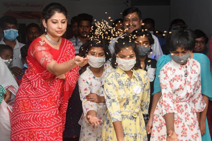 ఆమె పనితీరును మెచ్చి సీఎంఓలో అదనపు కార్యదర్శిగా పదోన్నతి పొందారు.