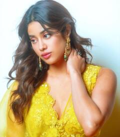 Diwali 2021 पर Janhvi Kapoor के ट्रेडिशनल लुक ने जीता फैन्स का दिल, देखें तस्वीरें