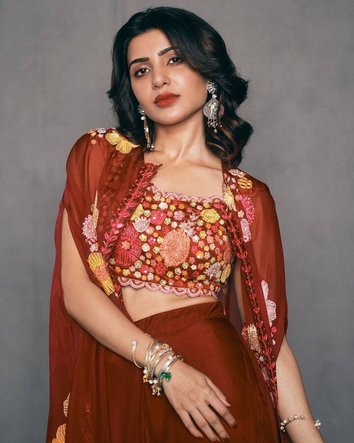 టపాసులు కాల్చడం ఆపాలి అనే విషయంపై ఇషా ఫౌండేషన్ స్థాపకులు,  ఆధ్యాత్మిక గురువు సద్గురు జగ్గీ వాసుదేవ్ మాటల్ని సమర్థించింది సమంత.  (Image Credit/ Samantha Instagram)