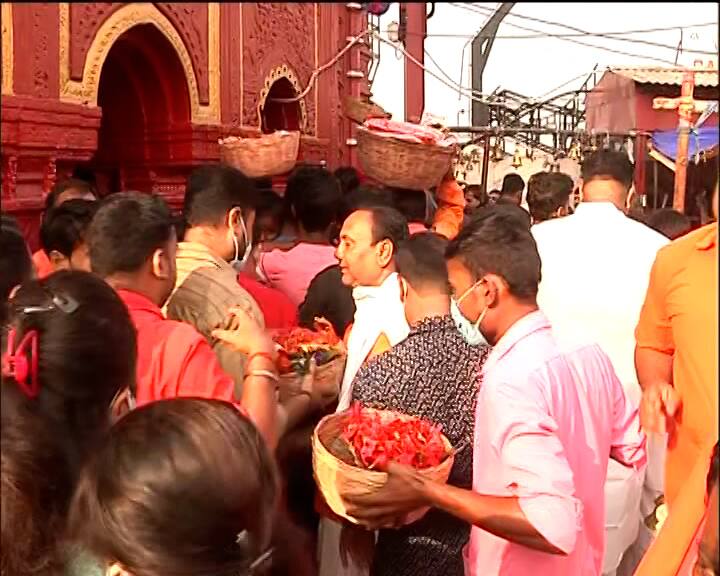 পুরাণ মতে, কৌশিকী রূপে শুম্ভ নিশুম্ভকে বধ করেছিলেন আদ্যাশক্তি। কথিত আছে, কৌশিকী তিথিতেই তপস্যায় সিদ্ধিলাভ করেন সাধক বামাখ্যাপা। তারাপীঠ মহাশ্মশানের শ্বেত শিমূল গাছের নিচে বসে সাধনা করেন সাধক বামদেব। ভক্তকে নিরাশ করেননি মা তারা। দেখা দেন বামদেবকে