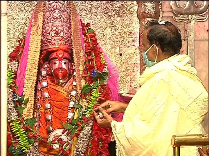 দীপান্বিতা অমাবস্যা উপলক্ষ্যে বিশেষ পুজোর আয়োজন করা হয় তারাপীঠে। ভোরে স্নানের পর দেবীর শিলাব্রহ্মময়ী মূর্তিকে রাজবেশে সাজিয়ে তোলা হয়। দেবী তখন রাজরাজেশ্বরী। ।