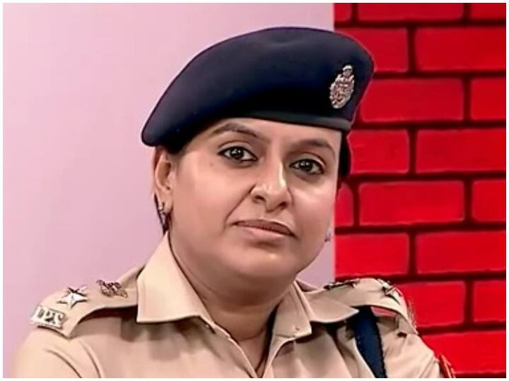 ऊषा रंगनानी: ऊषा रंगनानी नॉर्थ वेस्ट दिल्ली की डीसीपी हैं. वे साल 2011 बैच की अधिकारी हैं. उनका कहना है कि इस सर्विस से हमें समाज की सेवा करने का मौका मिलता है. लोगों की परेशानियों को दूर करने की और उन्हें इंस्टेंट हेल्प करने का मौका मिलता है. ुनका मानना है कि क्राइम को ख़त्म करने की सबसे बड़ी चुनौती होती है, जिससे हमें डटकर सामना करना होता है.