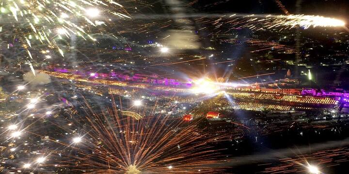 বাকি ৩ লক্ষ প্রদীপ জ্বালানো হয় অযোধ্যার মন্দিরগুলিতে।