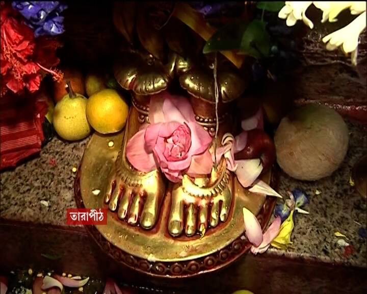 সন্ধেয় সন্ধ্যারতি। রাতে বিশেষ নিশিপুজোর আয়োজন করা হয়েছে।