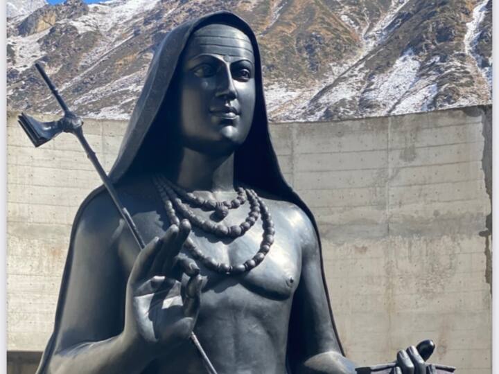 Statue of Shri Adi Shankaracharya to be unveiled by PM Modi in Kedarnath, Different sculptors had given many models for the construction of the statue ann आदि शंकराचार्य की प्रतिमा निर्माण से जुड़े कुछ अहम तथ्य, जानें कैसे हुआ शिला का चयन और किसने लगाई प्रतिमा पर मुहर