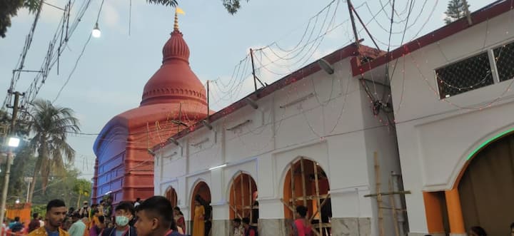 পদাধিকারবলে মন্দিরের সেবায়েত গোমতী জেলার জেলাশাসক। ২০১৮ সালের নতুন সরকার গঠিত হওয়ার পর মাতাবাড়ি মন্দির পরিচালনার জন্য একটি ট্রাস্ট গঠন করে রাজ্য সরকার।