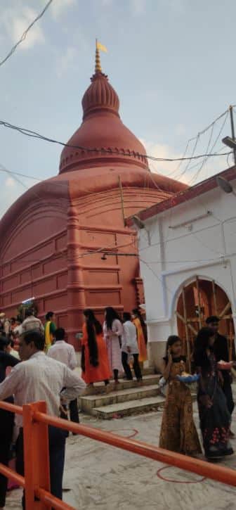 দীপাবলি উপলক্ষে রাজ্যের অন্যতম মূল আকর্ষণের কেন্দ্রবিন্দু গোমতী জেলার, উদয়পুর মাতারবাড়ির ত্রিপুরেশ্বরী মন্দির। ত্রিপুরাসুন্দরী মন্দির হিসেবেও পরিচিত।