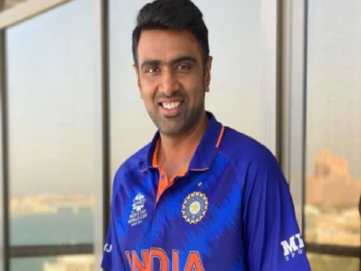 टी20 विश्व कप में अपने पहले ही मुकाबले में रविचंद्रन अश्विन ने 4 ओवर में 14 रन देकर दो विकेट चटकाए थे. शुरुआती दो मुकाबलों में उनका प्लेइंग इलेवन में न होना टीम के लिए बहुत बड़ा झटका रहा. अगले मैच में अभी अश्विन विपक्षी बल्लेबाजों को परेशान कर सकते हैं.