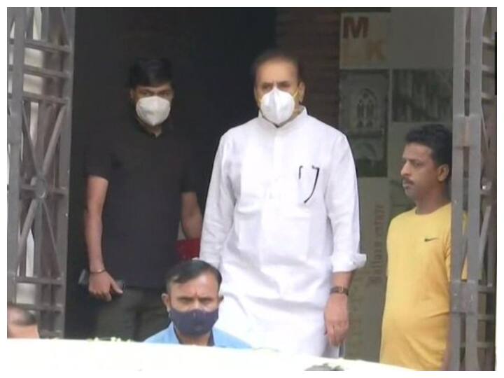 Anil Deshmukh held by ED in money laundering case brought to hospital for medical checkup Money Laundering Case: मेडिकल चेकअप के लिए अस्पताल लाए गए पूर्व मंत्री अनिल देशमुख, अभी ED की हिरासत में रहेंगे