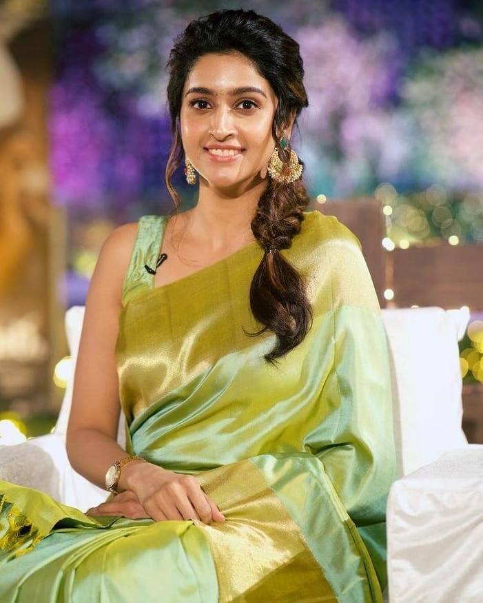 பச்சை பட்டுடுத்தி தன்யா ரவிச்சந்திரன்..
