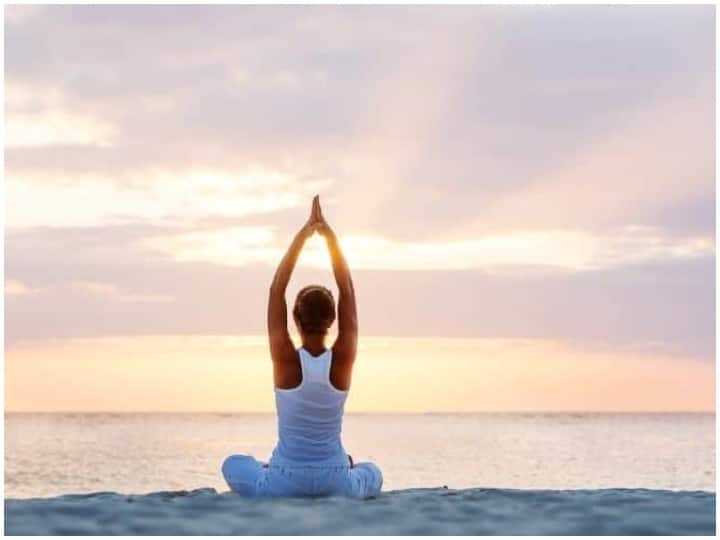 To remove stress employees will get yoga break in the office Yoga Break: अब ‘योग ब्रेक’ से ऑफिस में भी दूर होगी काम की टेंशन, सरकार ने प्रोटोकॉल किया लागू