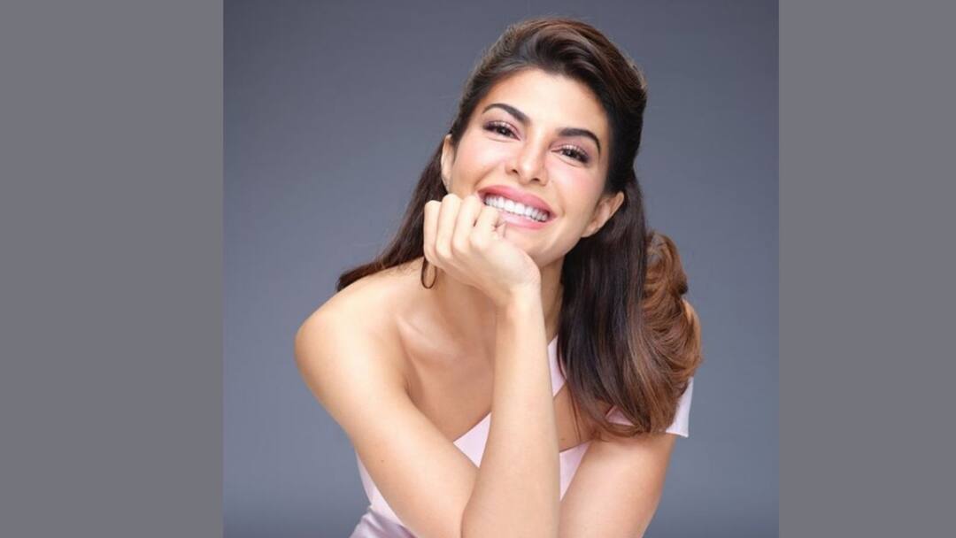 Jacqueline Fernandez Dances On 'Manike Mage Hithe' With Singer Yohani, Know In Details Manike Mage Hithe: ইওহানির সঙ্গে 'মানিকে মাগে হিথে' গানে নাচ জ্যাকলিনের, ভাইরাল ভিডিও