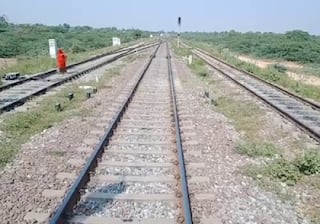 Banaskantha : 19 વર્ષીય યુવકે ટ્રેન નીચે પડતું મૂકીને કરી લીધો આપઘાત,  દિવાળીએ પરિવારમાં માતમ