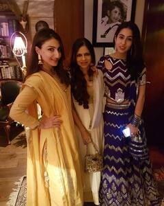 Pataudi Family Diwali 2021: Saba Ali Khan ने शेयर की 'पटौदी परिवार' की दिवाली की फोटोज, Sara-Ibrahim के साथ नजर आए Saif Ali Khan