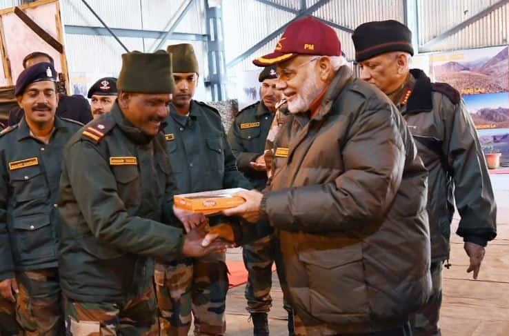 PM Modi to celebrate Diwali with soldiers know what is the reason पीएम मोदी का सैनिकों के साथ ही दिवाली मनाने का आखिर क्या है राज़?