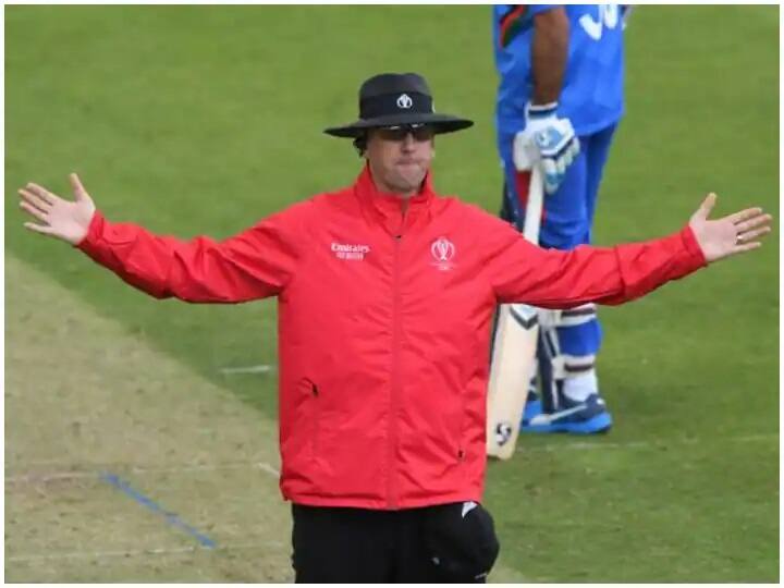 t20 world cup 2021 : umpire michael gough rolled out by icc due to break bio bubble T20 WC: મેચ દરમિયાન એમ્પાયરે કરી એવી ભૂલ કે આઇસીસીએ તેને ટી20 વર્લ્ડકપમાંથી જ કાઢી મુક્યા, જાણો શું છે મામલો