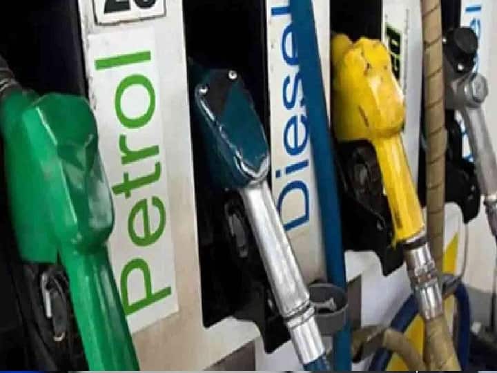 Petrol price in Delhi to get cheaper by Rs 8 per litre as govt reduce VAT charges ANN Delhi Petrol Price: दिल्ली में पेट्रोल हुआ 8 रुपए सस्ता, सीएम की अध्यक्षता में वैट कम करने के प्रस्ताव पर लगी मुहर