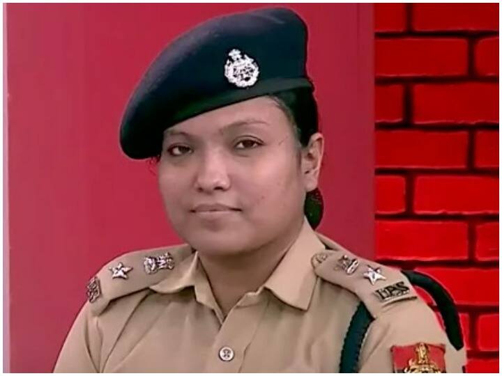 उर्वीजा गोयल: उर्वीजा गोयल फिलहाल डीसीपी वेस्ट हैं. वे साल 2011 बैच की आईपीएस ऑफिसर हैं. उनके अनुसार सांप्रदायिक सौहर्द बनाए रखना एक बड़ी चुनौती है. उन्होंने कहा कि अपराध पर लगाम लगाना एक बड़ी जिम्मेदारी है, जिसे हम सभी मिलकर निभा रहे हैं.