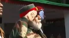 PM Modi ने बरकरार रखी परंपरा, फिर सेना संग मनाई Diwali | फटाफट