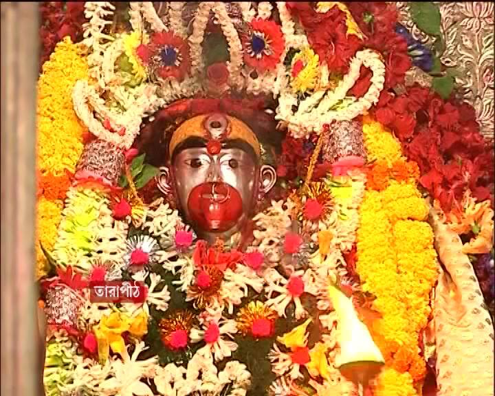 সাড়ম্বরে রীতি মেনে পুজো৷ করোনা আবহেও ভক্তদের ভিড় মন্দির চত্বরে।