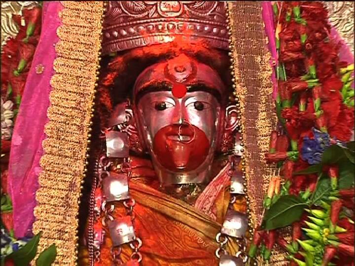 তারাপীঠে তারা মায়ের আরাধনা হয় তন্ত্রমতে। কথিত আছে, একবার দেবীর মাতৃরূপ দর্শন চান বশিষ্ঠ মুনি৷ দেবীও নিরাশ করেননি৷ মাতৃরূপে দর্শন দেন দেবী।