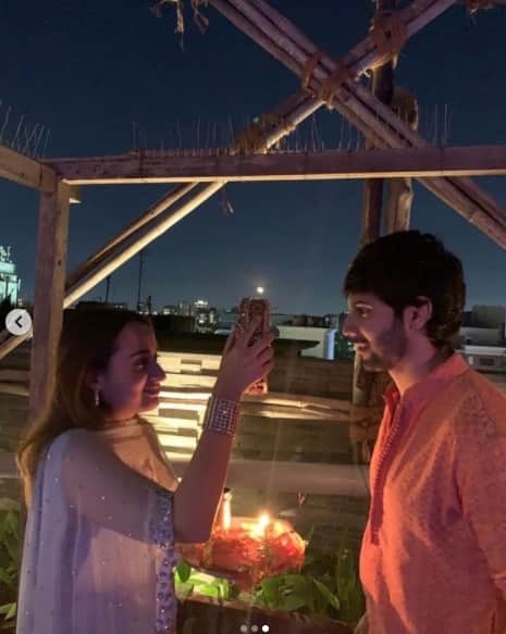 কয়েকদিন আগেই গিয়েছে করবা চৌথ। সেই উপলক্ষেও স্ত্রীর সঙ্গে ছবি পোস্ট করেছিলেন বরুণ ধবন।