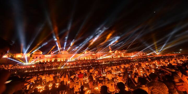 দশরথ-পুত্রের ঘরে ফেরার আনন্দে আলোয় সেজে ওঠে রাম-রাজ্য অযোধ্যা।