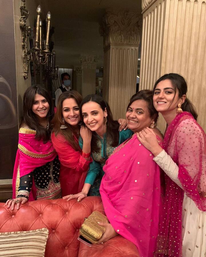 Sanaya Irani also attended the Diwali bash with her husband Mohit Sehgal. The celebs had a blast as they savored delicacies at the star-studded Diwali bash.