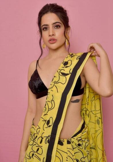 बिग बॉस ओटीटी से बाहर निकलने के बाद उर्फी जावेद को अक्सर एयरपोर्ट पर स्पॉट किया गया. इस दौरान हमेशा ही अलग हटके फैशन सेंस के कारण उर्फी सुर्खियों में रहीं.