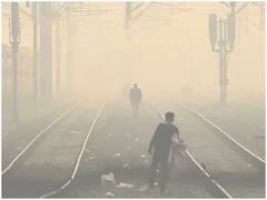 Delhi Air Pollution: दिवाली के बाद दिल्ली की आबोहवा हुई जहरीली, गले और आंखों में जलन की शिकायतें