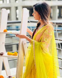 Ariyana Glory Photos: లంగావోణీలో అదిరిందమ్మా అరియానా