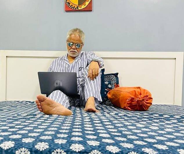 संजय ने जिस समय एनएसडी में एडमिशन लिया था उस समय इरफान खान अपने लास्ट ईयर में थे. तिगमांशु धूलिया उनके बैचमेट थे. यहां से ग्रेजुएशन करके वे मुंबई चले गए थे.