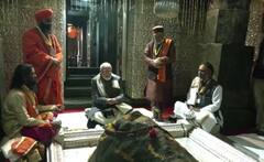 PM Modi Kedarnath Visit: बाबा केदारनाथ का पीएम मोदी ने किया रुद्राभिषेक | Hindi News