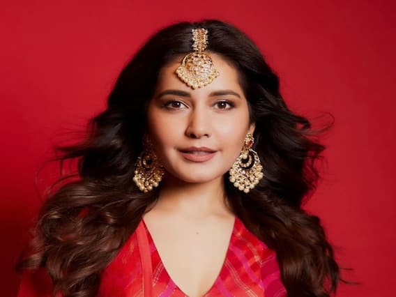 Rashi khanna Photos: ఎరుపు లెహెంగాలో సొగసుల రాశి... అందం హిందోళం అని పాడుకోవాల్సిందే Rashi khanna Photos: ఎరుపు లెహెంగాలో సొగసుల రాశి... అందం హిందోళం అని పాడుకోవాల్సిందే