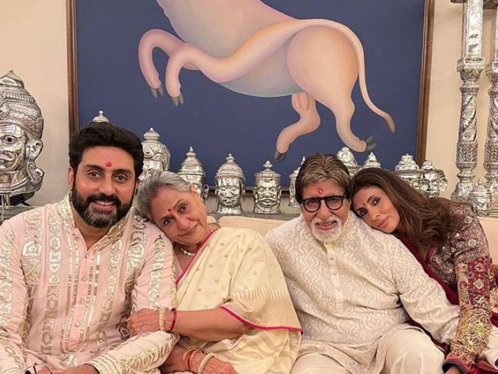 Bachchans Diwali 2021 Pics: Shweta Bachchan Drops Photo With Big B, Jaya Bachchan, Abhishek Bachchan, Amitabh Diwali 2021: This Pic Of Big B With Jaya Bachchan, Abhishek & Shweta Is All Things Love