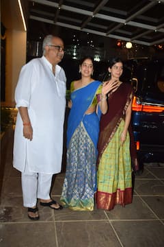 Bollywood Celebrity Update: মেয়ে জাহ্নবী ও খুশির সঙ্গে দীপাবলির পুজোয় অংশ নিলেন বনি কপূর