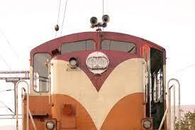 ਜੇਕਰ ਤੁਸੀਂ ਕਦੇ ਗੌਰ ਕੀਤਾ ਹੋਵੇ ਤਾਂ ਯਾਦ ਹੋਵੇਗਾ ਕਿ ਹੌਰਨ ਵਜਾਉਣ ਦੇ ਅਲੱਗ-ਅਲੱਗ ਸਟਾਇਲ ਹੁੰਦੇ ਹਨ। ਕਦੇ ਟ੍ਰੇਨ ਲੰਬਾ ਹੌਰਨ ਵਜਾਉਂਦੀ ਹੈ ਤੇ ਕਦੇ ਰੁਕ-ਰੁਕ ਕੇ। ਤੁਸੀਂ ਜਾਣਦੇ ਹੋ ਟ੍ਰੇਨ ਇਸ ਤਰ੍ਹਾਂ ਹੌਰਨ ਕਿਉਂ ਵਜਾਉਂਦੀ ਹੈ ਤੇ ਇਸ ਦਾ ਕੀ ਮਤਲਬ ਹੁੰਦਾ ਹੈ। ਪੜ੍ਹੋ ਖਾਸ ਕਾਰਨ-