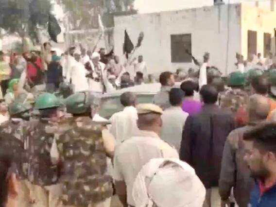 Haryana News: हरियाणा के हिसार में किसानों ने बीजेपी सांसद को दिखाए काले झंडे, कार में तोड़फोड़ Haryana News: हरियाणा के हिसार में किसानों ने बीजेपी सांसद को दिखाए काले झंडे, कार में तोड़फोड़